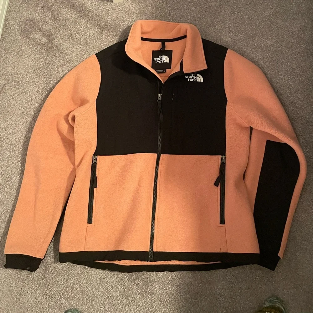 Like New North Face Denali 2 in Rose Dawn - Picture 2 of 2